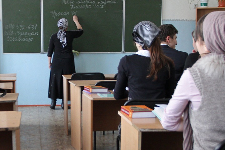 Дагестанские меценаты выделили 50 млн рублей на закупку учебников по родным языкам