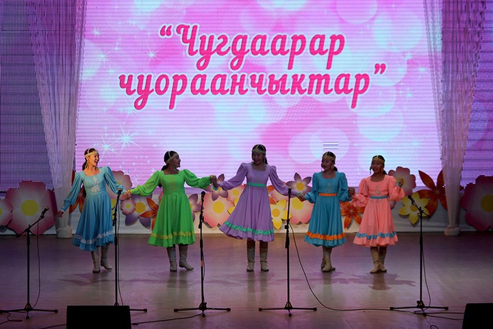 В Якутске прошел конкурс для девочек "МиниЭтноКраса — 2016"