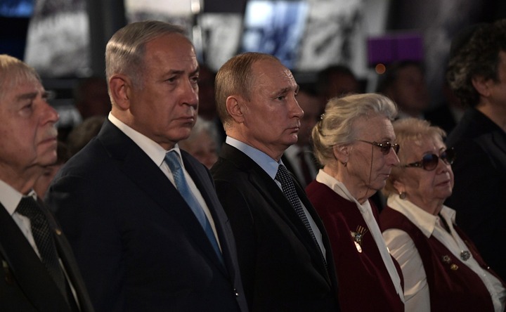 Путин призвал пресекать попытки отрицания Холокоста