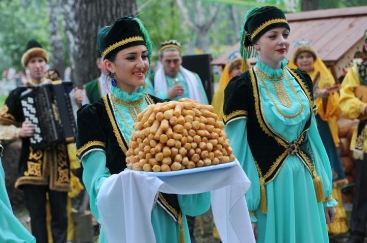 В Казани развернут парк национальных шатров