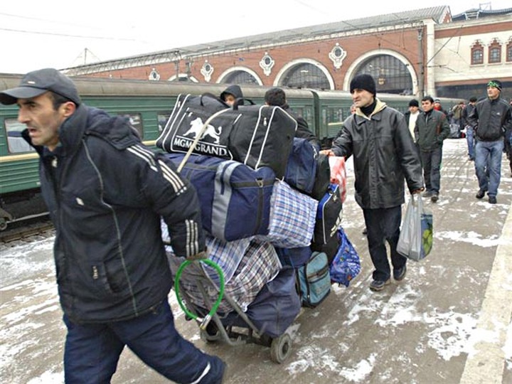 Трудовых мигрантов заставят платить налоги
