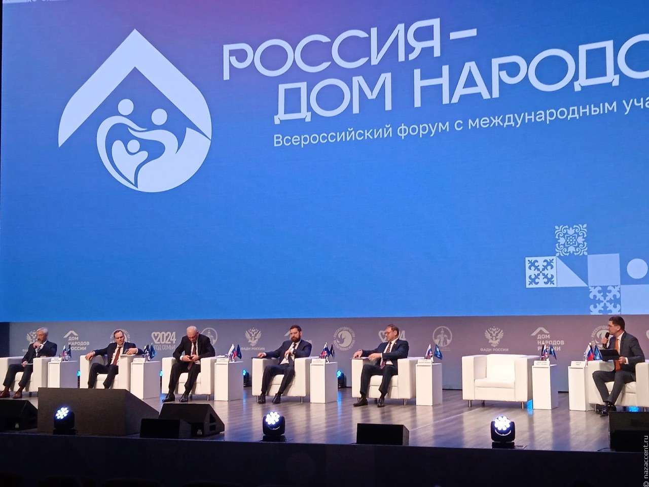 На форуме "Россия - Дом народов" заявили, что сила нашей страны в ее многонациональности