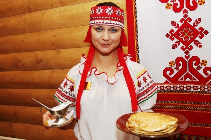 Гостей "Финно-угорского мира" накормят мордовскими блинами и угостят удмуртской пиццей