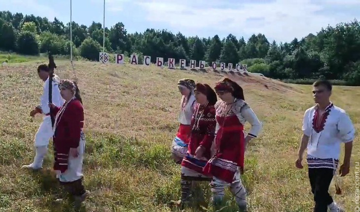 Народные моления "Раськень озкс" в Мордовии - Национальный акцент