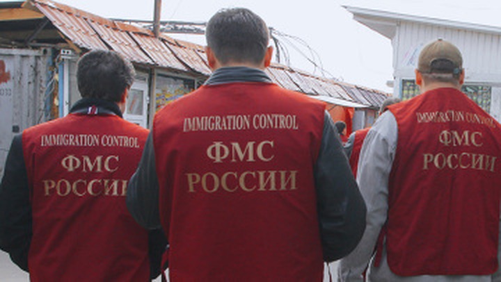 Сотрудницу ФМС арестовали по подозрению в организации нелегальной миграции
