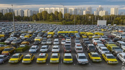 В Госдуме предложили запретить мигрантам работать в такси во всей России