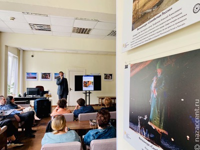 В Пскове фотовыставку "Самобытная Россия" открыли концертом выпускника Школы межэтнической журналистики
