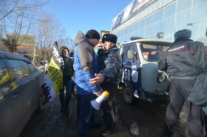 В Сыктывкаре митинг националистов закончился потасовкой с полицией