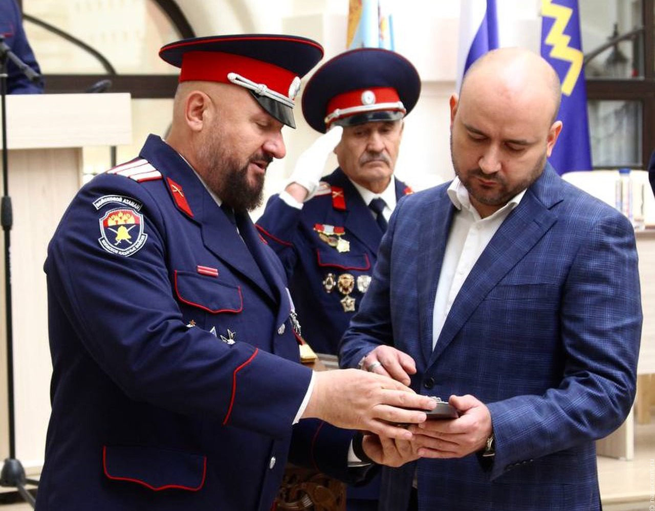 Губернатора Самарской области Вячеслава Федорищева приняли в казаки