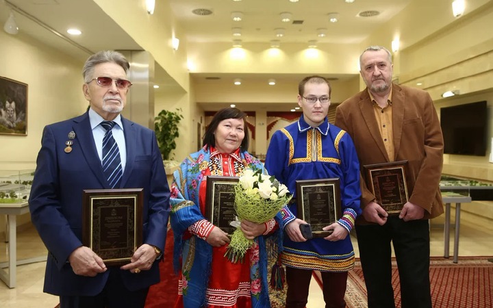 Автора книги о семье хантов в годы войны наградили премией губернатора Ямала