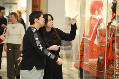 В Новосибирске открылась выставка, посвященная русским традиционным костюмам