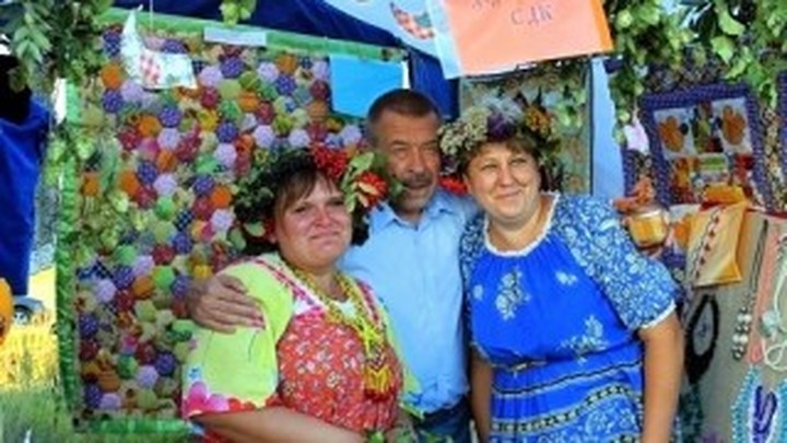 Жителей тульского села Дедилово научили плести венки и делать обереги