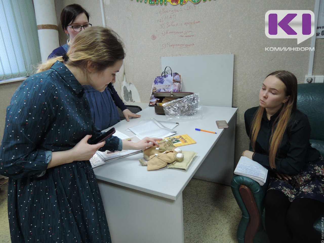 Студентов сыктывкарской Школы межэтнической журналистики научили правильно играть в куклы
