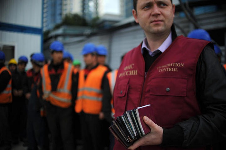 Мобильные отряды ФМС проверят мигрантов на улицах Москвы