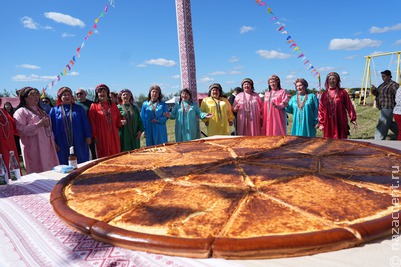 В Мордовии испекли самую большую ватрушку