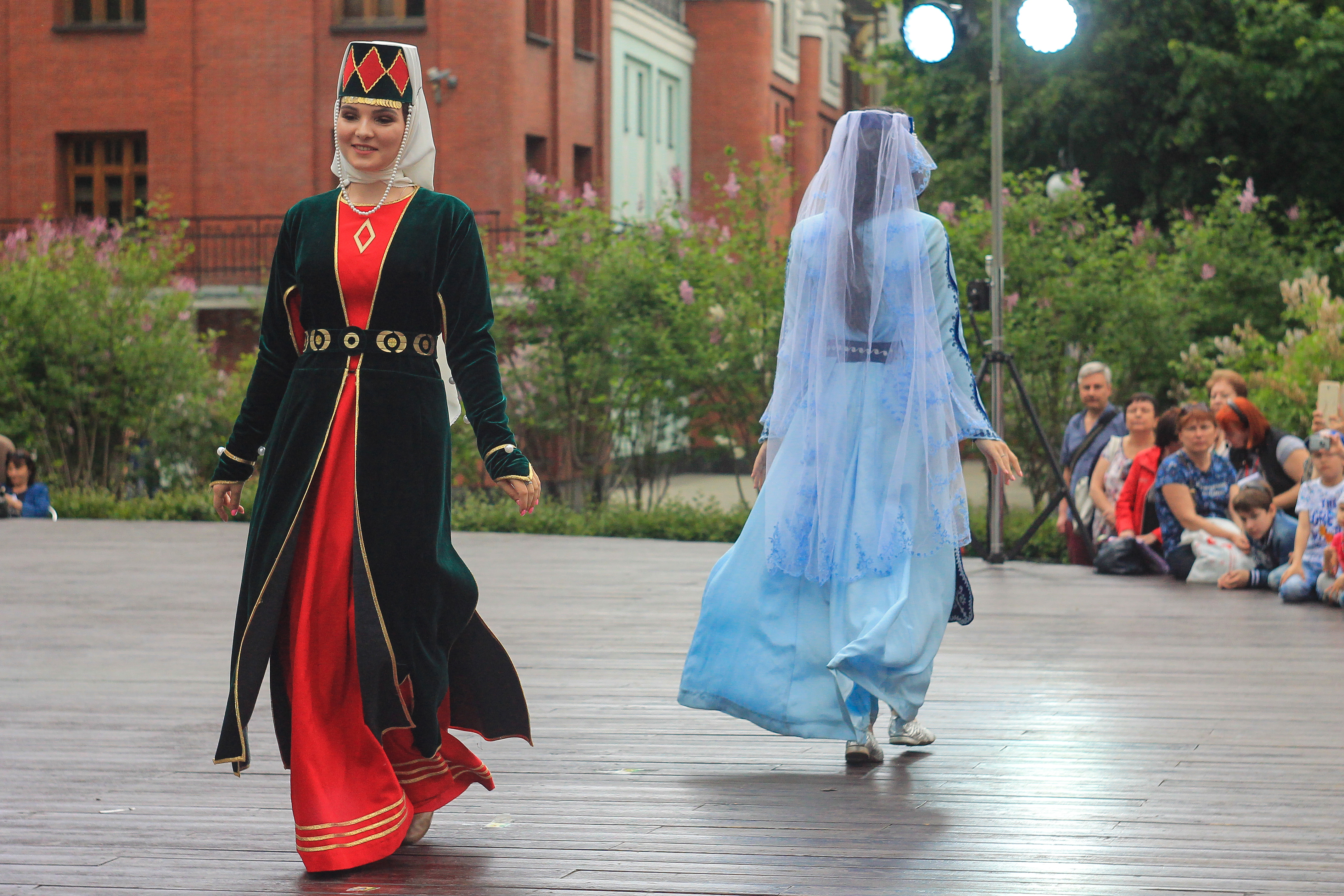 Традиционные костюмы народов мира