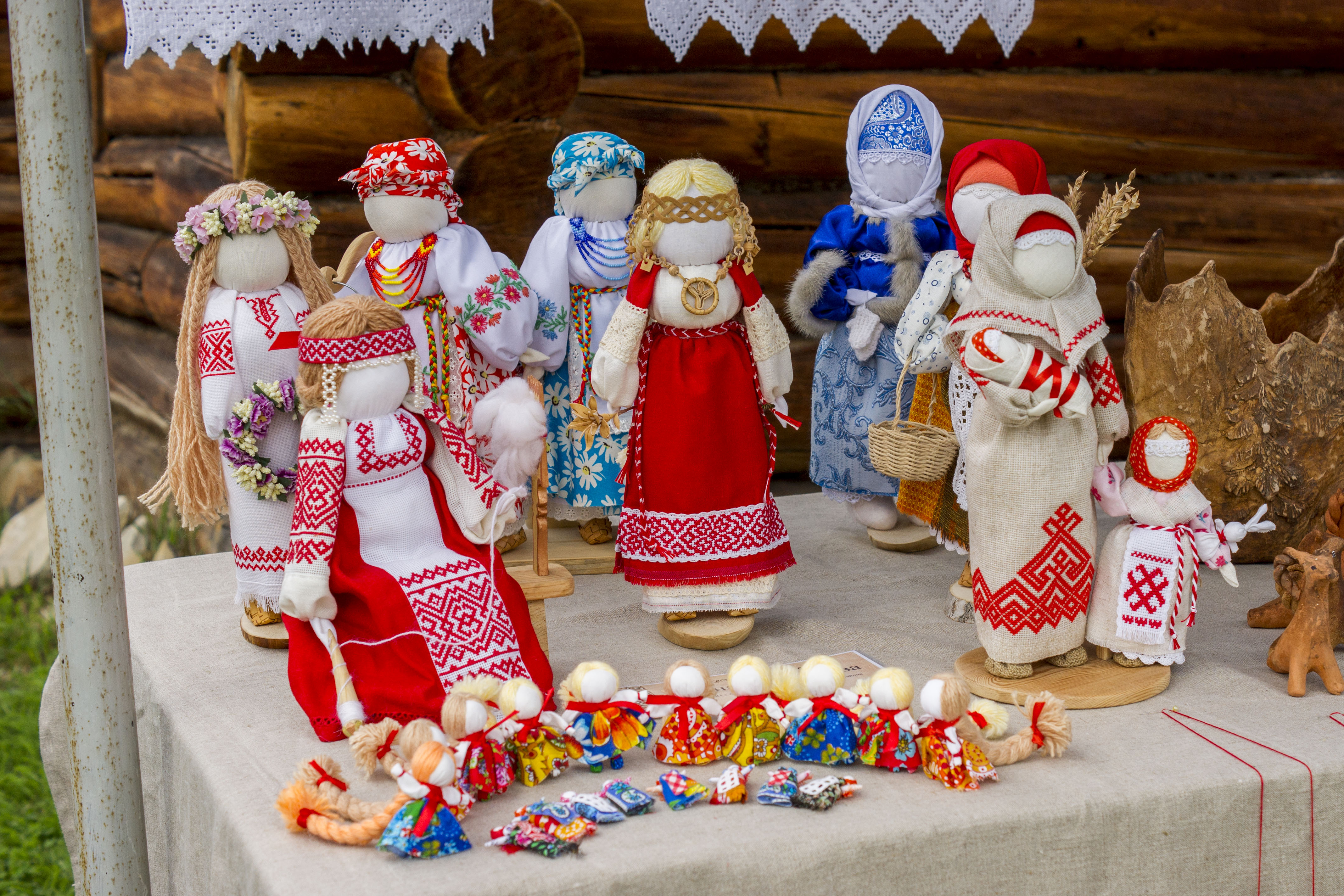 Какой город славится своими традиционными национальными праздниками. Народные промыслы Иркутской области. Традиции народных промыслов. Традиционная народная кукла. Народное ремесло Иркутской области.