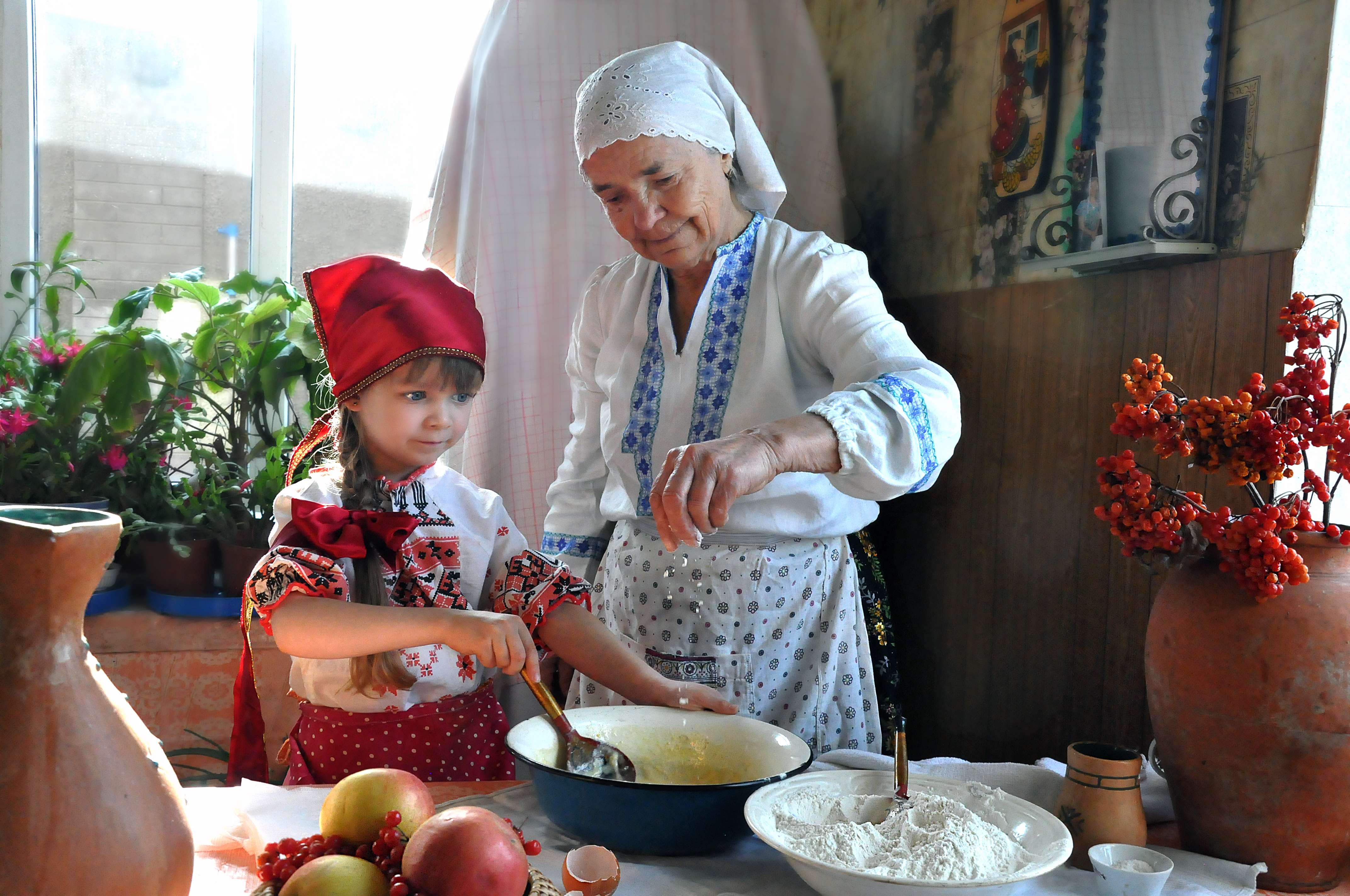 Лапшевня бабули хо. Бабушка печет пироги. Кухня у бабушки в деревне. Бабушка с внучкой село. Бабушка готовит.