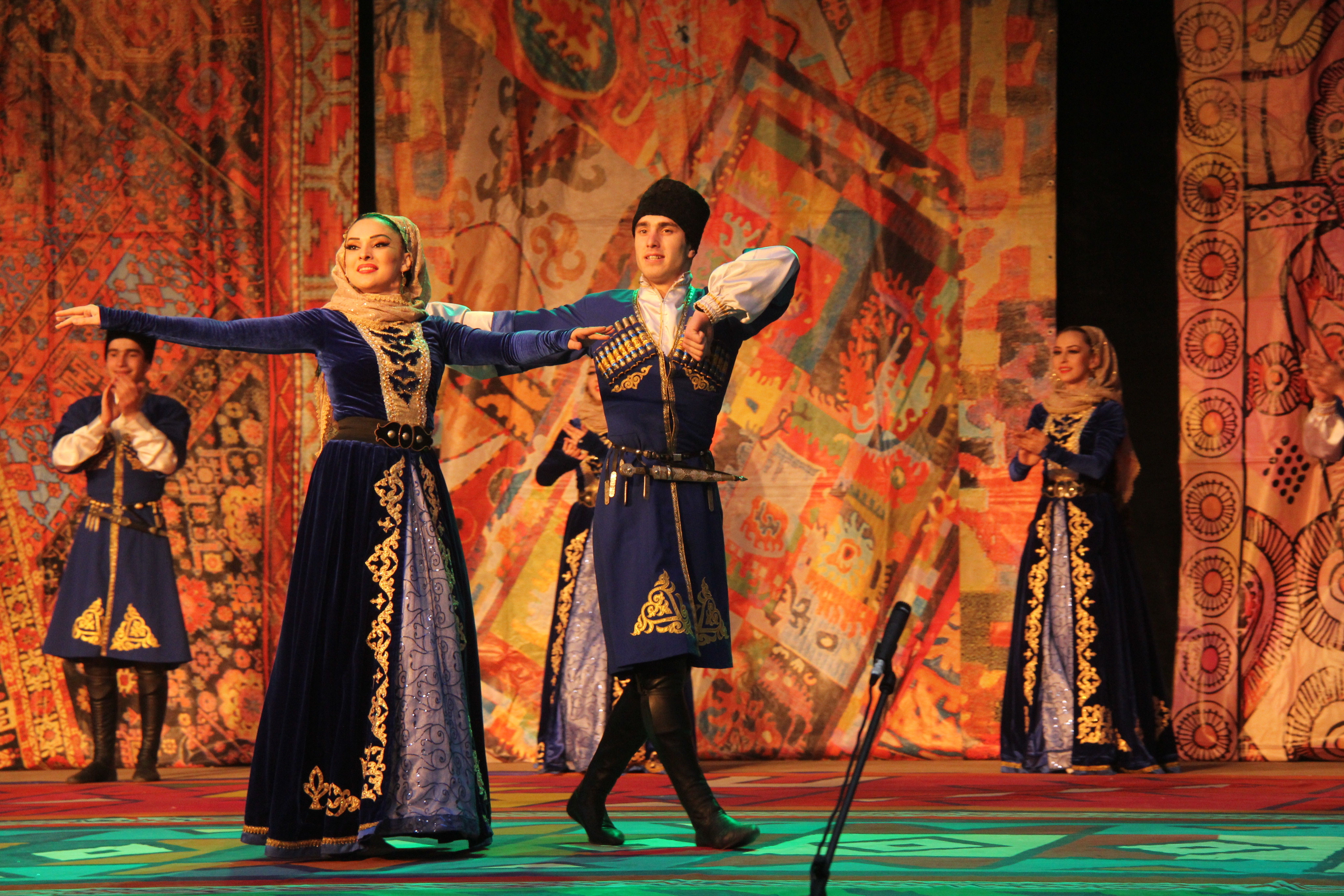 Кумык проживает. Национальная одежда народов Дагестана кумыки. Национальная одежда Кумыков. Терские кумыки. Кумыкский национальный костюм кумыки.