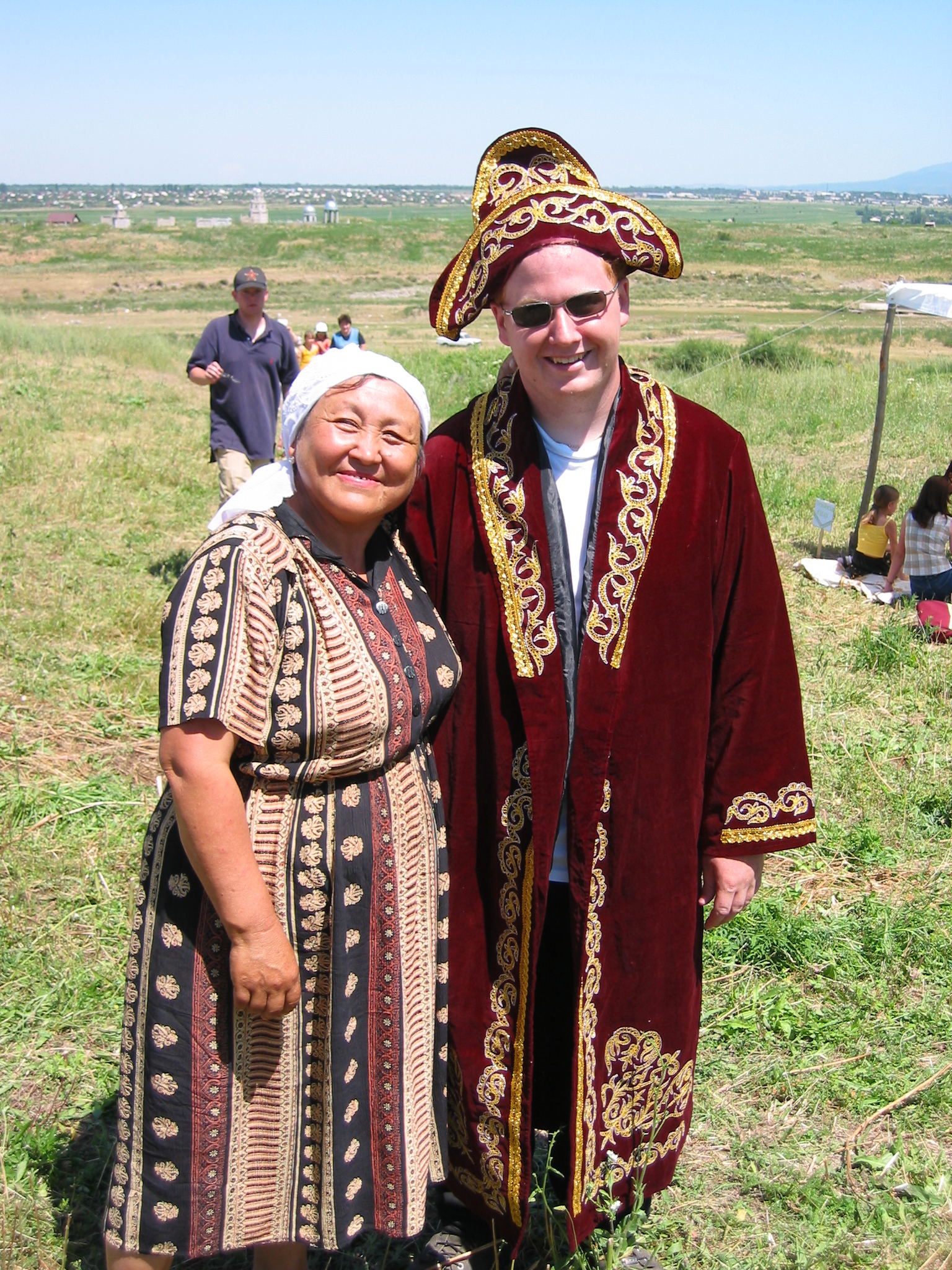 Kazakh people. Национальная одежда Казахстана. Национальная одежда казахов. Одежда народов степей. Традиционная казахская одежда.