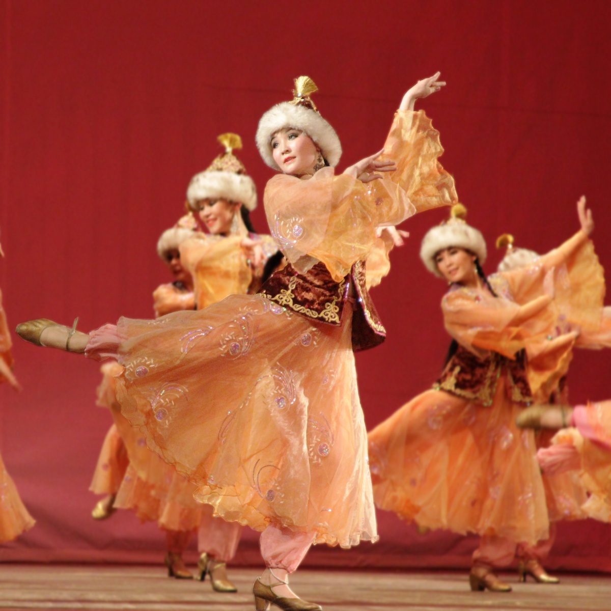 Казахский национальный танец. Казахский танец. Национальный танец казахов. Казахские национальные танцы. Казахский народный танец.