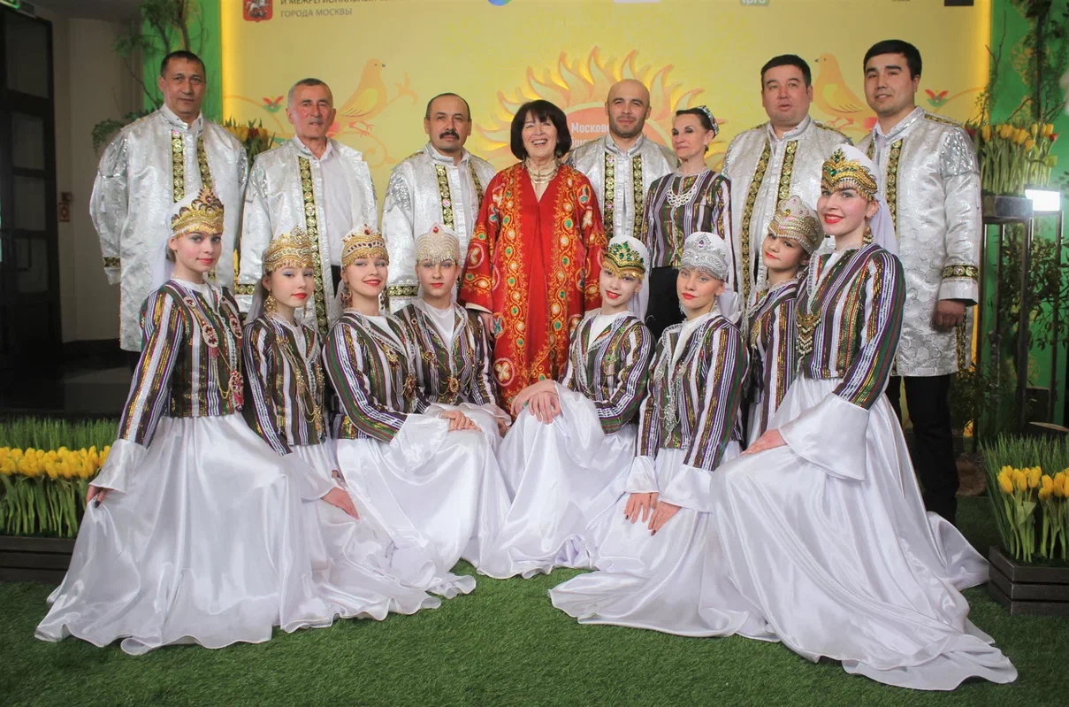 Хуршеда Хамракулова с участниками концерта